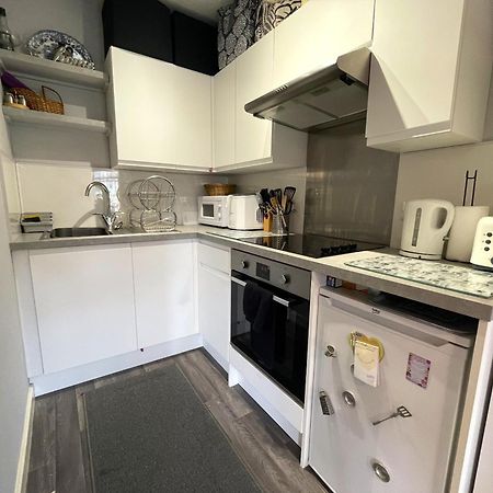 Snug Studio Apartment In Central Location บริสตอล ภายนอก รูปภาพ