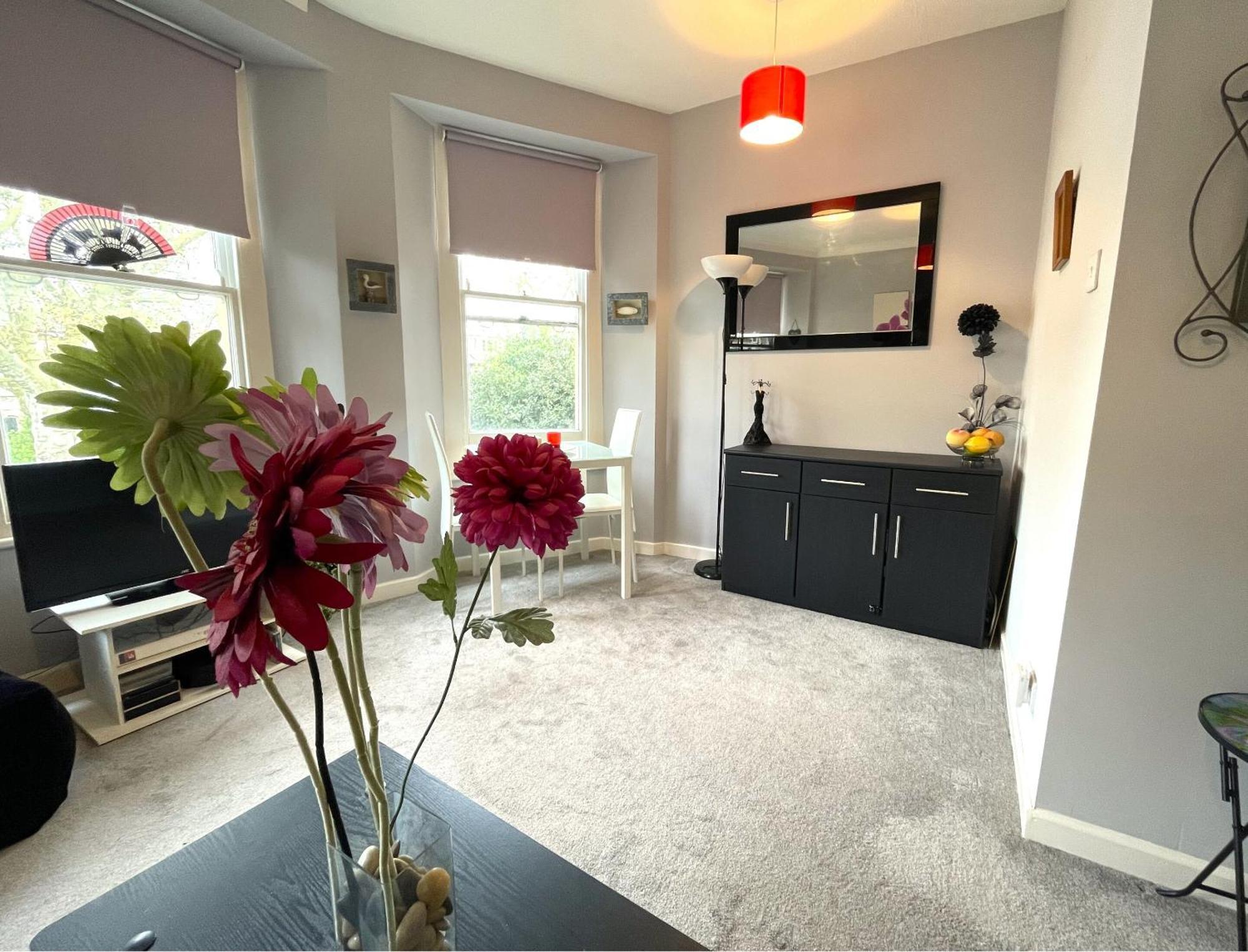 Snug Studio Apartment In Central Location บริสตอล ภายนอก รูปภาพ